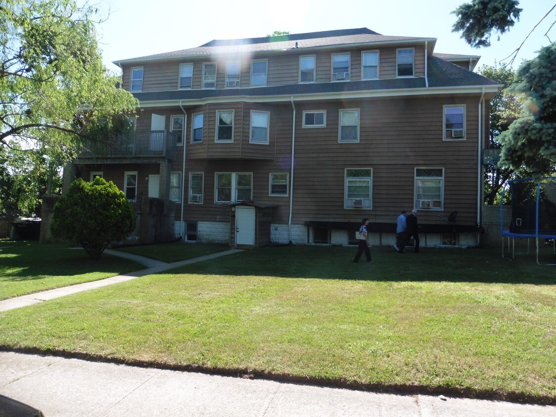 Foto del edificio - 96 Neptune Ave