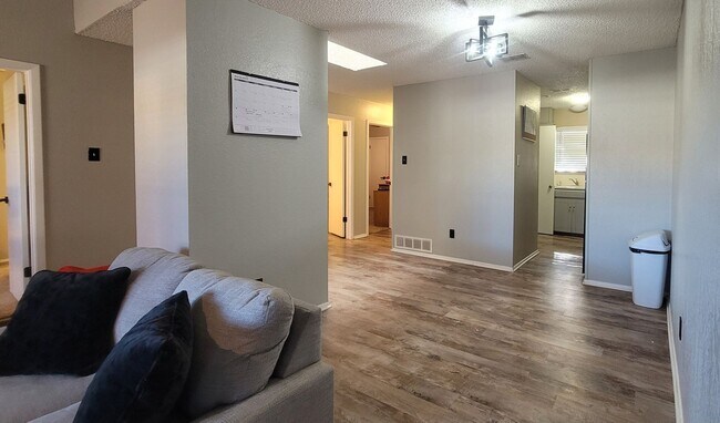 Foto del edificio - MOVE IN SPECIAL 50% FIRST MONTH OF RENT - ...