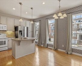 Building Photo - 2746 Laurel Cherry St