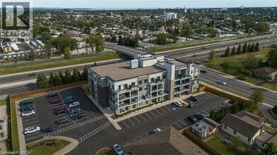 Building Photo - 120 Springvalley Crescent