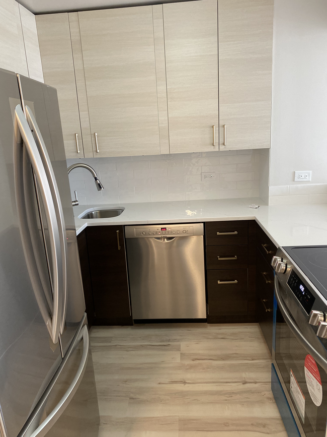 Building Photo - Upgraded 1bd condo with luxury finishes - ...