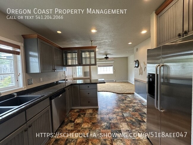 Building Photo - 425 Siletz Ave