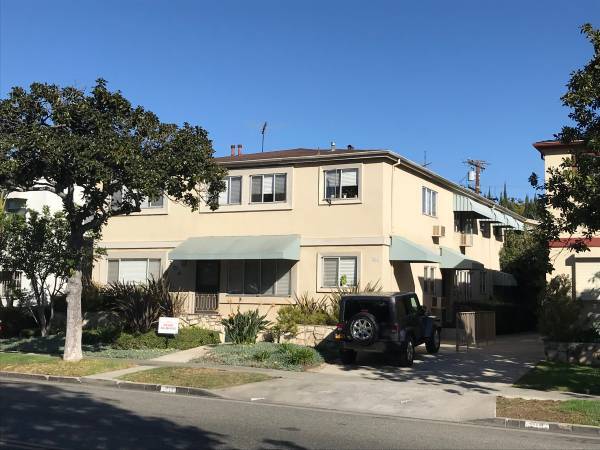 Foto del edificio - 304 S Doheny Dr