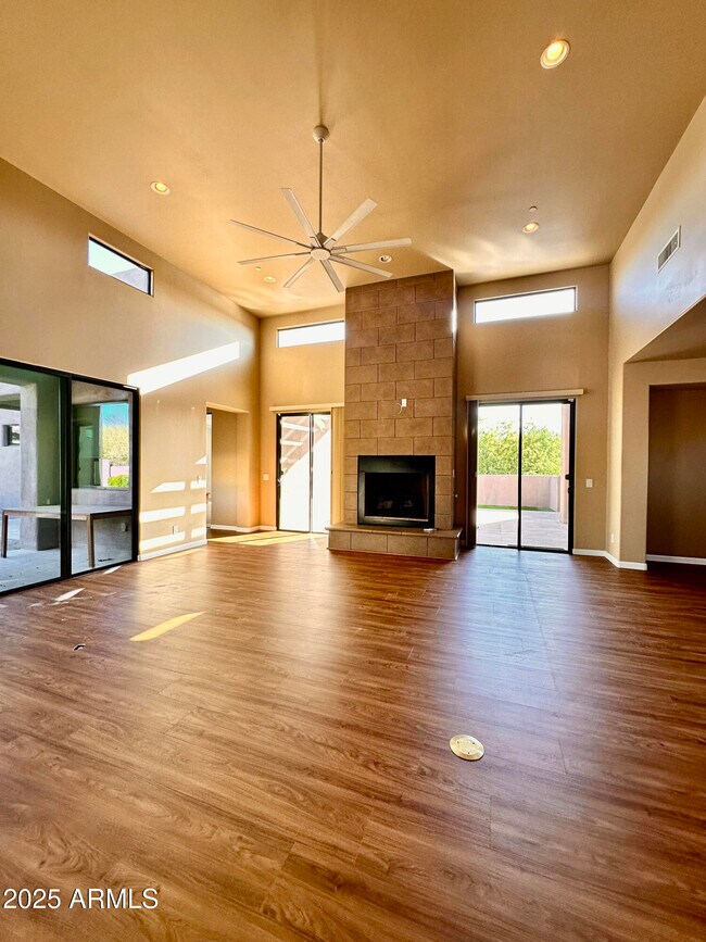 Building Photo - 9671 E Horizon Dr