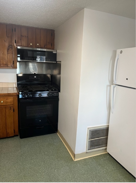 Stove & Refrigerator - 109 High Street