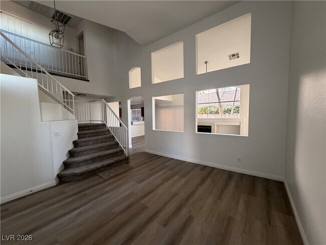 Building Photo - 1825 Sierra Oaks Ln