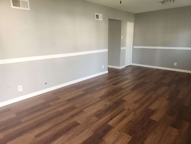 Foto del edificio - Completely Rehabbed Home in Oakville School District!