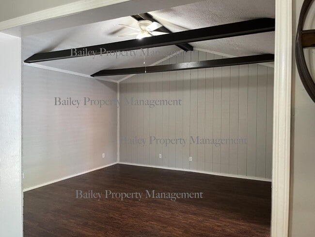 Foto del edificio - 6357 Doe Run Rd