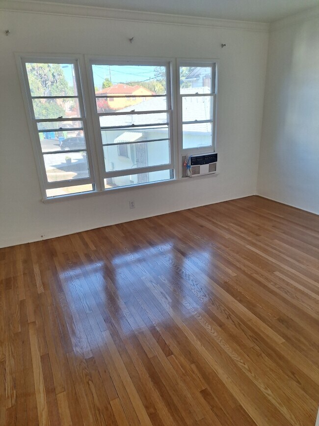 Foto del edificio - 5976 Hayes Ave
