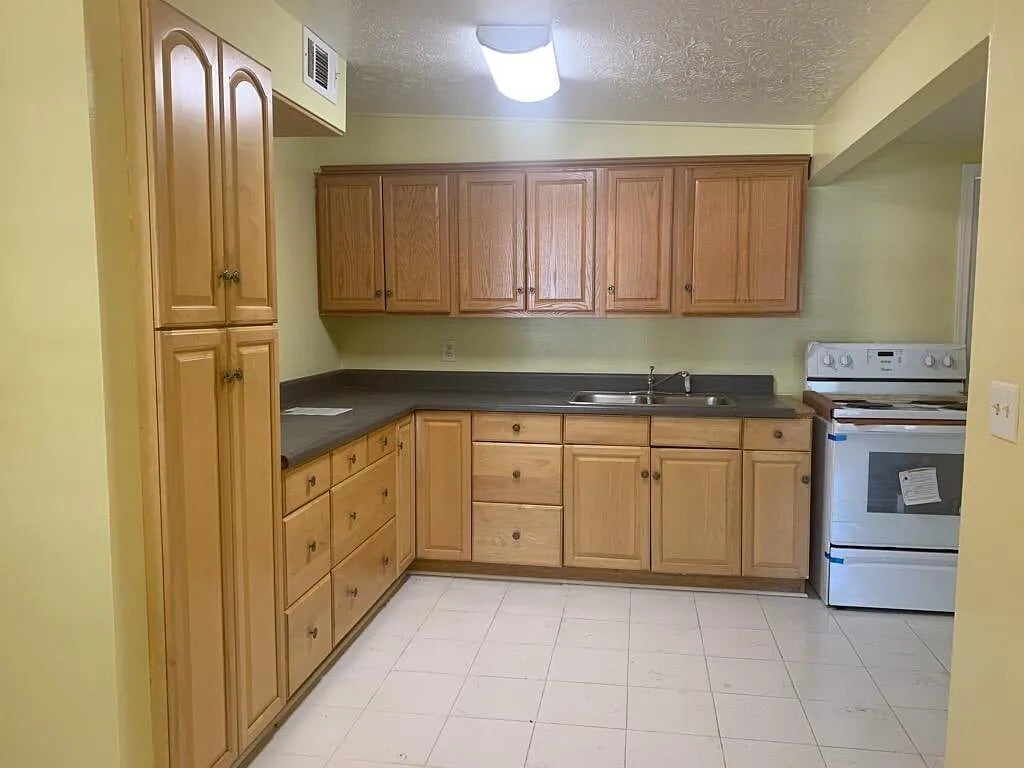 Building Photo - 9038 Berry Ave