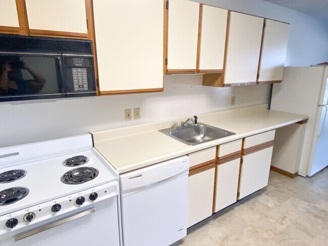 Building Photo - 231 Sheetz St