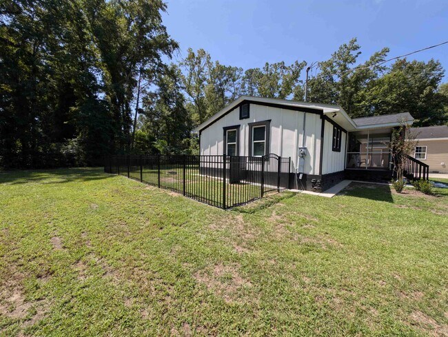 Foto del edificio - 2201 Livingston Ln