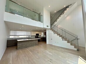 Building Photo - 5403 W Wilshire Vista Ln