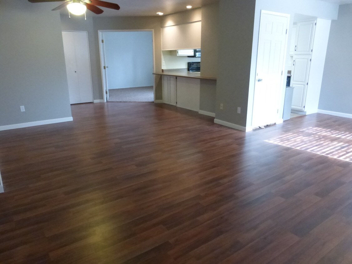 Living area - 333 W Leroux St