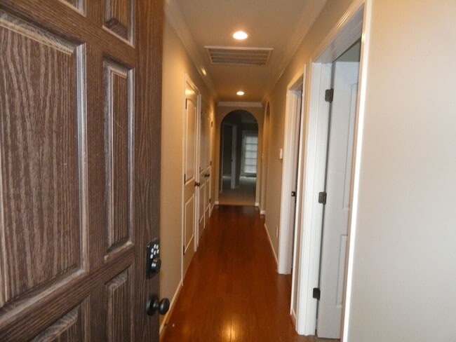 Building Photo - 2472 Ridgemont Dr