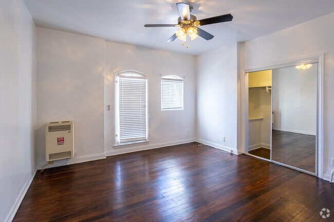 Studio - 400SF - Bedroom - Chateau Los Feliz
