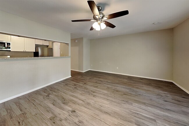 Foto del edificio - 3419 Shadowcrest Ln