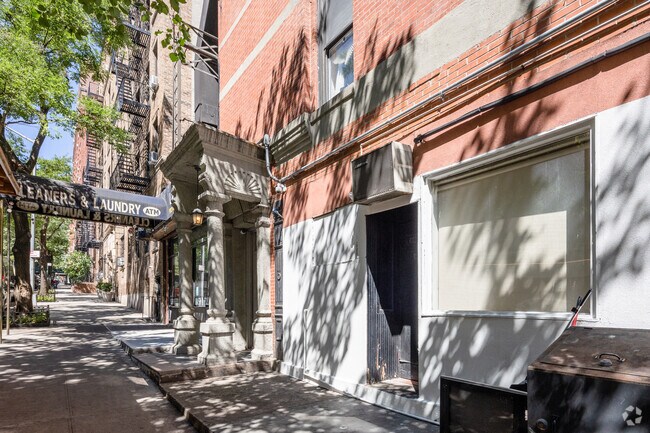 Building Photo - 189 E 93rd St