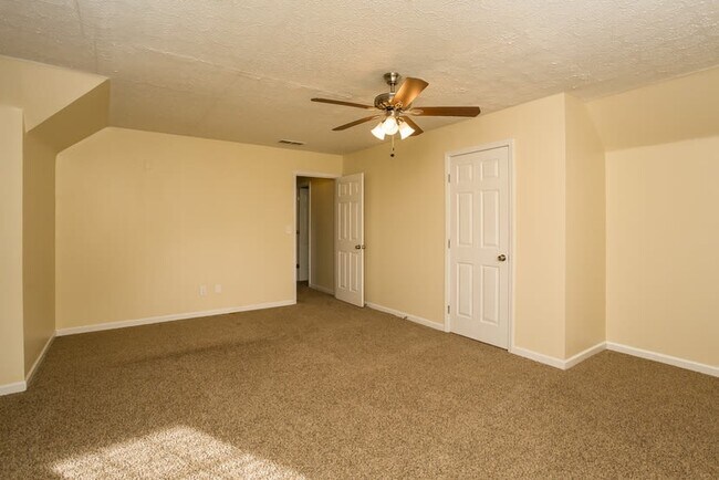Foto del edificio - 1866 Summit Creek Way