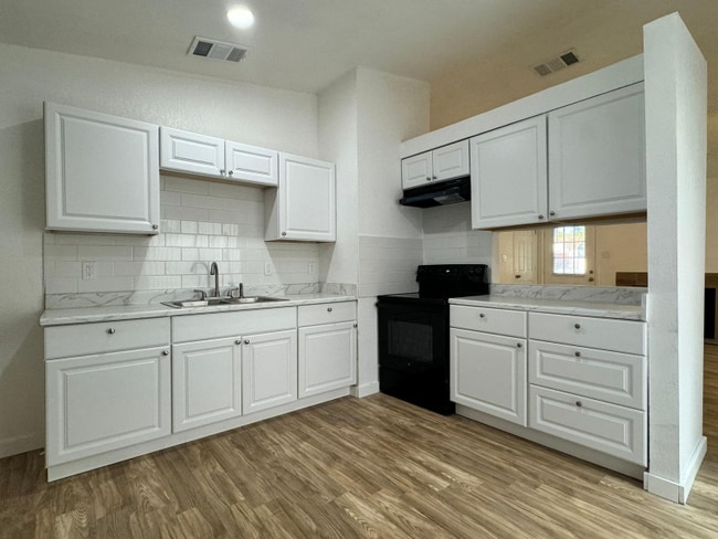 Building Photo - 4023 Sunrise Creek Dr