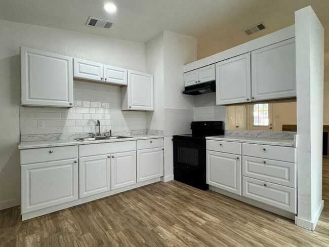 Foto del edificio - 4023 Sunrise Creek Dr