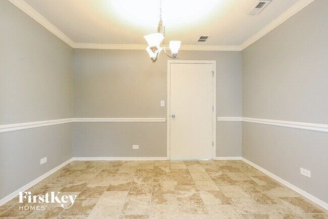 Building Photo - 1102 N Shoreland Ct