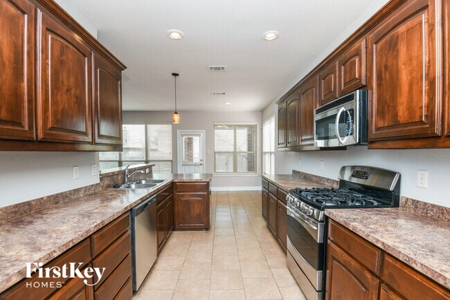 Building Photo - 3017 Beaver Creek Dr