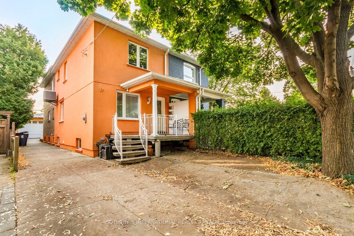 Primary Photo - 37 Bristol Av