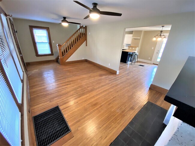 Foto del edificio - 3 Bedroom House - Grandview Area