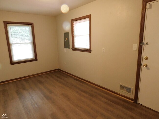 Foto del edificio - 6985 E County Rd 100 S