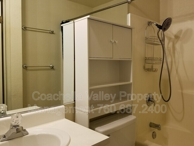 Foto del edificio - 2875 N Los Felices Rd