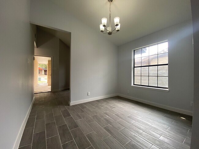 Building Photo - 1446 Agave Dr