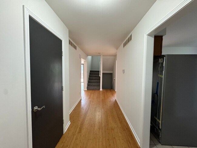 Foto del edificio - 201- 203 Briarcrest Ct