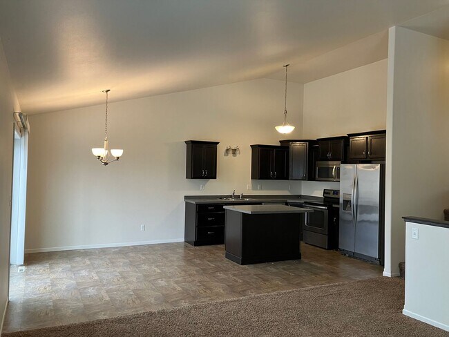 Foto del edificio - 3 Bed 3 Bath Twin Home