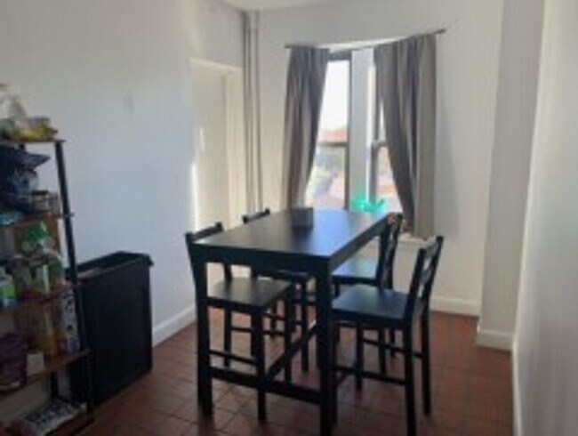 Foto del edificio - Kenmore Sq - 3 Bedroom apartment  - NO FEE