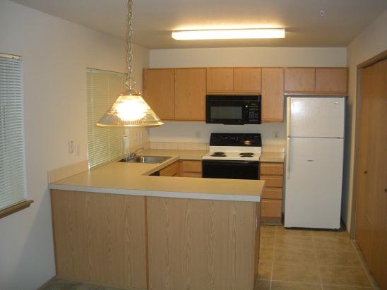 Kitchen - Autumnwood Apartments