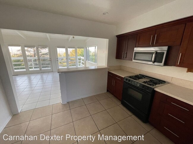 Building Photo - 3 br, 2.5 bath House - 5107 Cerrillos Dr.