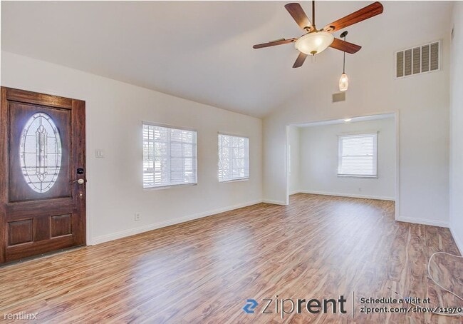 Building Photo - 3 br, 1 bath House - 138 N Eckhoff St, Ora...