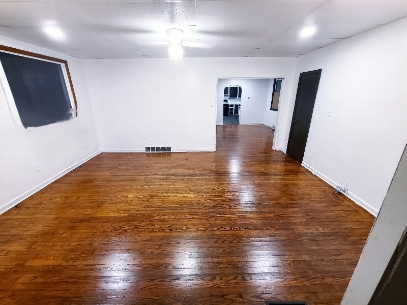 Foto principal - 636 W 17th St