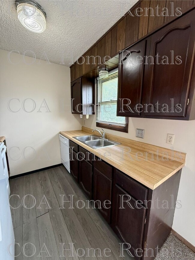 Building Photo - West side apartment