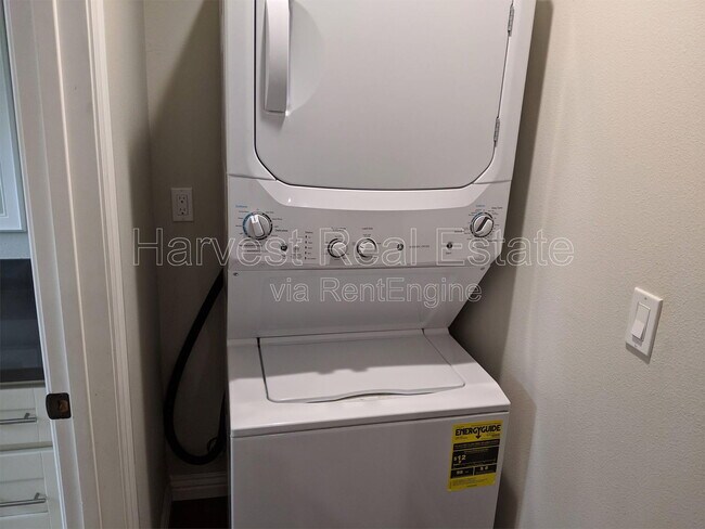Foto del edificio - 21709 Meekland Ave
