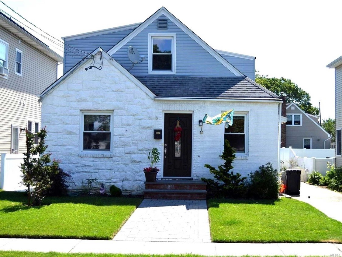 227 Ribbon St, Franklin Square, NY 11010 House Rental in Franklin