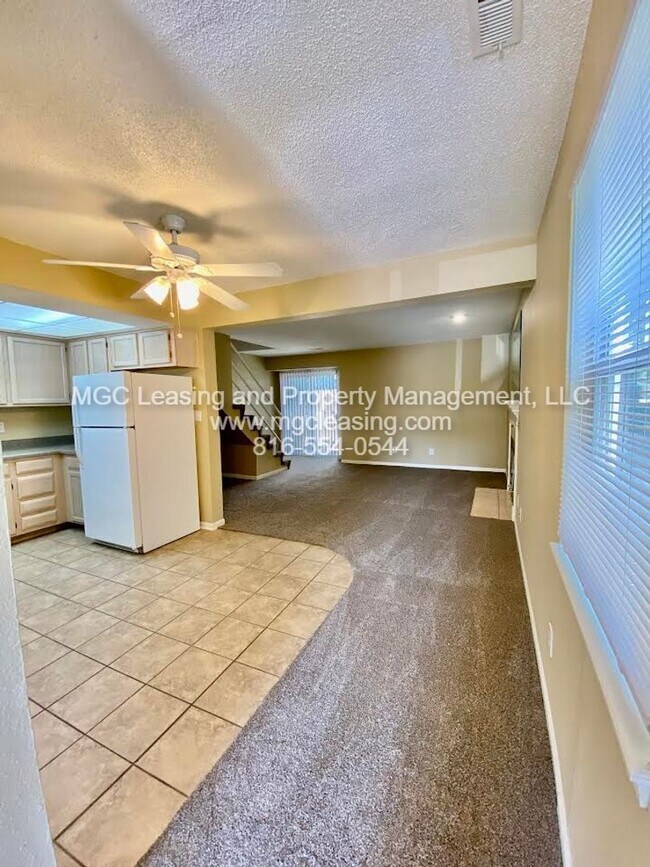 Foto del edificio - Whispering Winds Townhome in Lee's Summit MO
