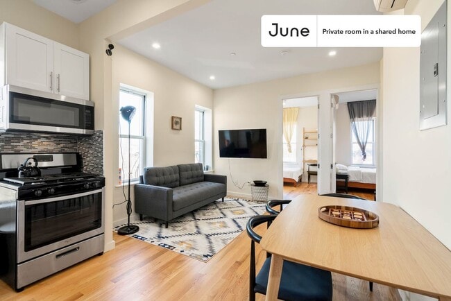 Building Photo - Room in Shared 4.0 bed/4.5 bath home