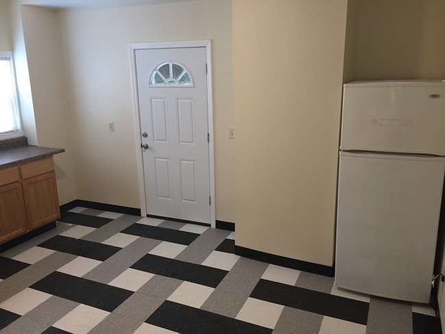Large Kitchen - 1127 Main St