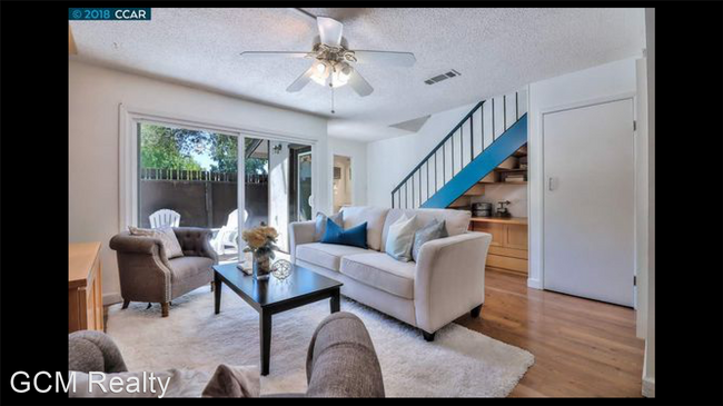 Building Photo - 2 br, 1.5 bath House - 5434 Round Tree Ct #B