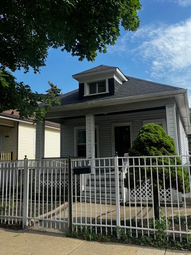 Building Photo - 3345 W 61st Pl