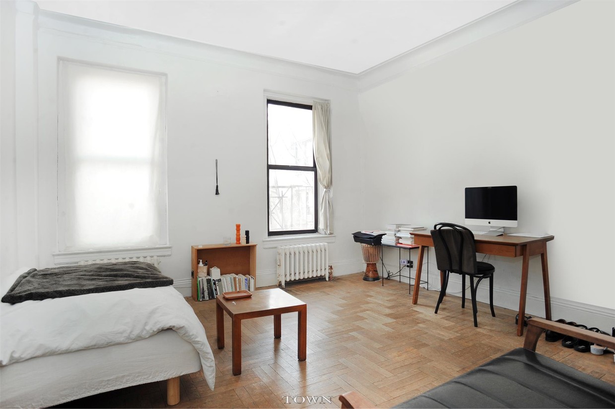 Foto principal - 317 E 18th St