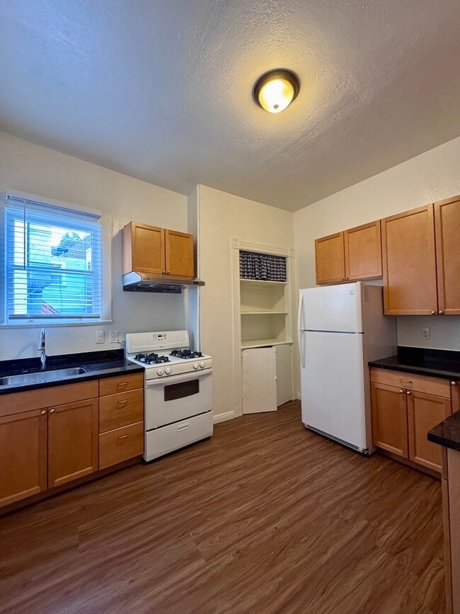 Building Photo - 296 Precita Ave