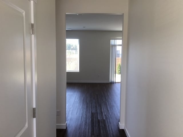 Building Photo - 1015 NE 12th Circle